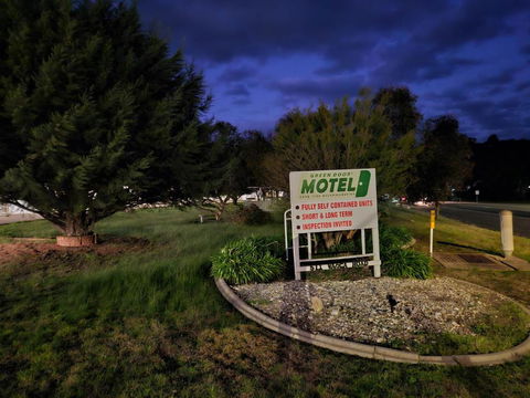 Green Door Motel - Whitsundays Accommodation 0