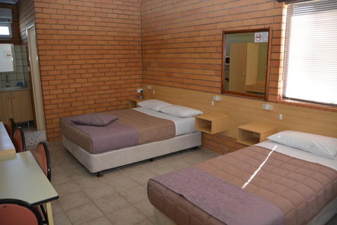 Grong Grong Motor Inn - Whitsundays Accommodation 2