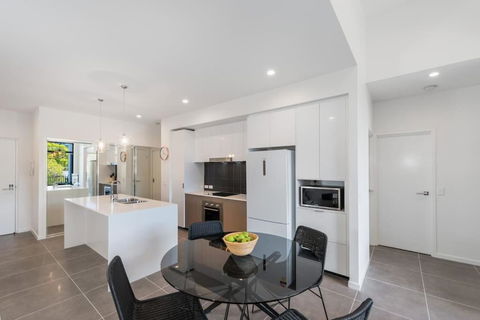H6B - Round About Bulimba - Whitsundays Accommodation 0