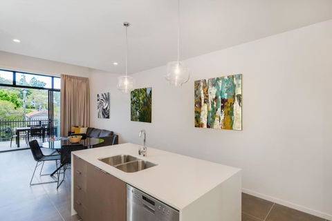 H6B - Round About Bulimba - Whitsundays Accommodation 1