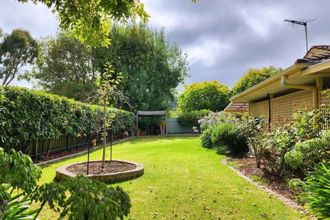 Hahndorf Home, Walk To Main St, Sleeps 8 - Whitsundays Accommodation 3