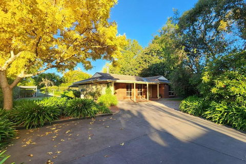Hahndorf Home, Walk To Main St, Sleeps 8 - Whitsundays Accommodation 0