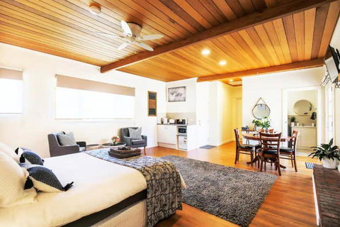 Hahndorf Lodge Pioneer Suite - Main Street Hahndorf On Site Secure Parking - Whitsundays Accommodation 2