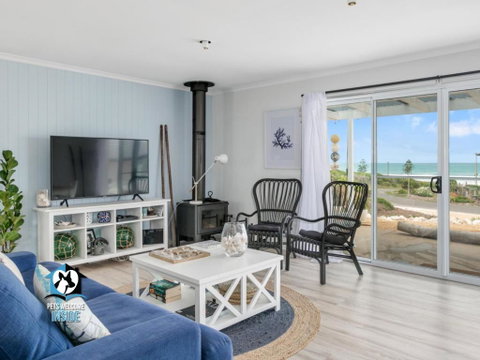Hamptons Style Beachside Retreat With Ocean Views! - Whitsundays Accommodation 1