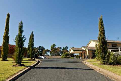 Hilltops Retreat Motor Inn - Whitsundays Accommodation 0
