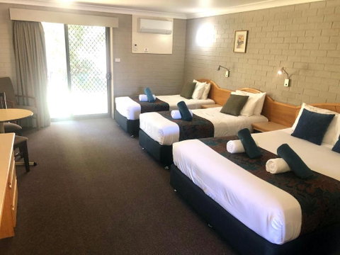 Hilltops Retreat Motor Inn - Whitsundays Accommodation 2