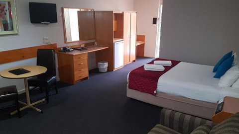 Hilltops Retreat Motor Inn - Whitsundays Accommodation 3