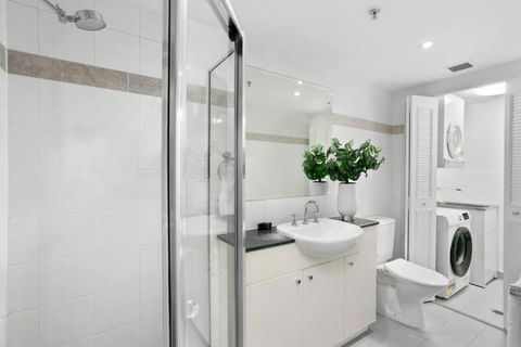 HELP1 - Chatswood Charm Central Apartment Near Station - Whitsundays Accommodation 3