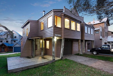 HAY SHED Chalet, Alpine-getaways - Whitsundays Accommodation 0