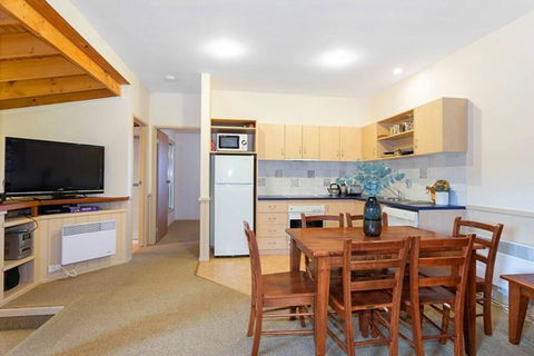 HAY SHED Chalet, Alpine-getaways - Whitsundays Accommodation 1