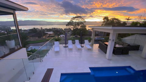 HEATed Pool, Lake & Beach, Luxury 5 B/R House - Whitsundays Accommodation 1
