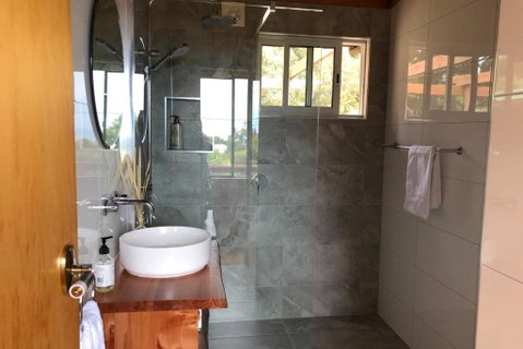 HEXAGON BEACH HOUSE Binalong Bay Of Fires Views - Whitsundays Accommodation 3