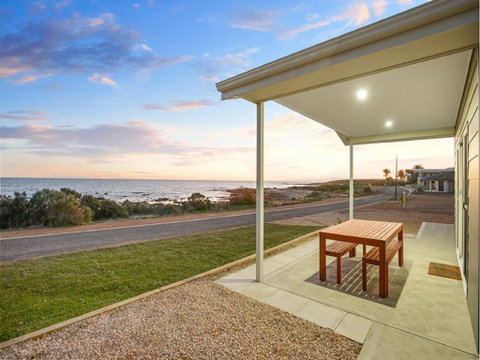 High Tide - Beachfront Pet-friendly - Whitsundays Accommodation 2
