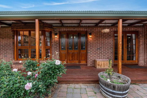 Hilltop Retreat, Water Views - Whitsundays Accommodation 0