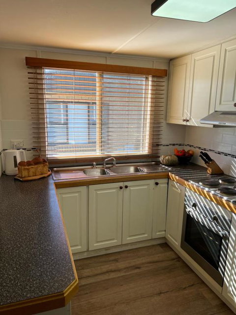 Hillview Farms Town Cottage - Whitsundays Accommodation 1