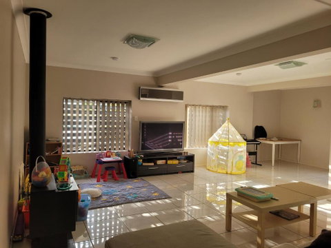 Holiday Style A Downstairs Room In Springwood Qld - Whitsundays Accommodation 1