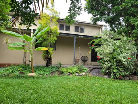 Holiday Style A Downstairs Room In Springwood Qld - Whitsundays Accommodation 2