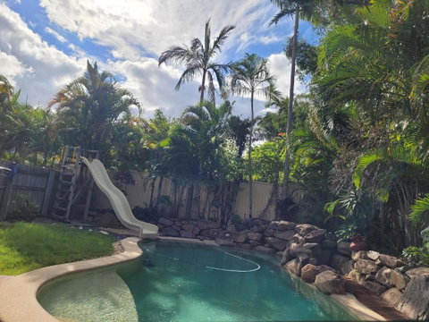 Holiday Style A Downstairs Room In Springwood Qld - Whitsundays Accommodation 0