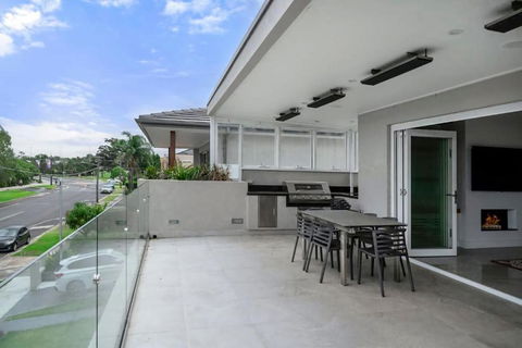 Henley Haven Private BBQ Terrace - Whitsundays Accommodation 2