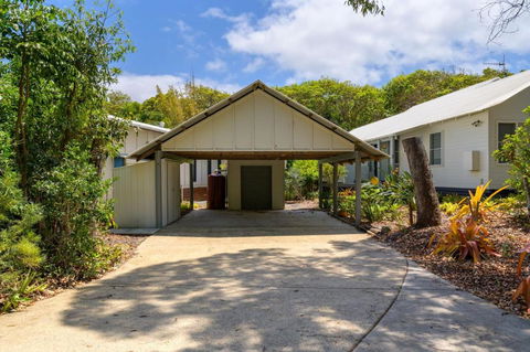 Ibis 15 - Whitsundays Accommodation 2