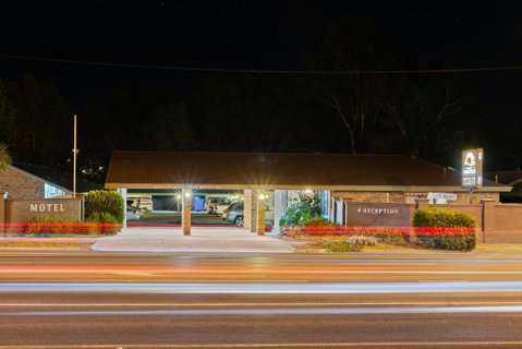 Homestead Motor Inn & Apartments - Whitsundays Accommodation 0