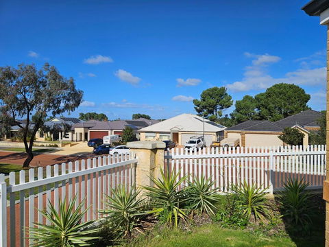 House In Ellenbrook - Whitsundays Accommodation 3