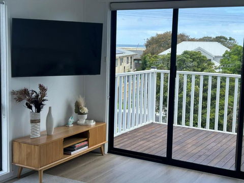 Iconic Beach House On Bruce - Whitsundays Accommodation 2