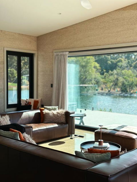 INDICA HEMP HOUSE - Multi Award Winning-Luxury-Eco Designed House-lake Views-hot Tub-Cinema - Whitsundays Accommodation 2