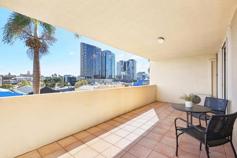 Inner-City 1-Bed With Pool Gym Sauna & Spa - Whitsundays Accommodation 3