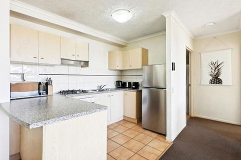 Inner-City 1-Bed With Pool Gym Sauna & Spa - Whitsundays Accommodation 2