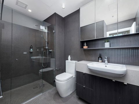 Inner-City Apartment Minutes Walk To Dining Hubs - Whitsundays Accommodation 2