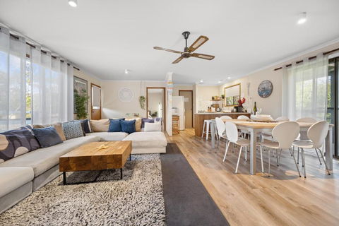 INVERLOCH - 2 Separate Houses In One! - Whitsundays Accommodation 2