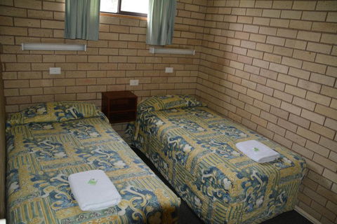 Adrian Motel - Whitsundays Accommodation 1
