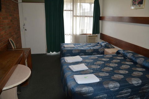 Adrian Motel - Whitsundays Accommodation 2
