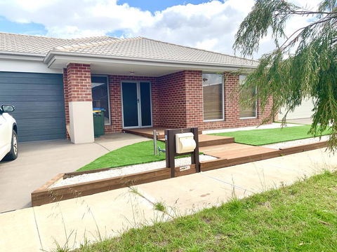 AHA Family Holiday House With Huge Backyard - Whitsundays Accommodation 2