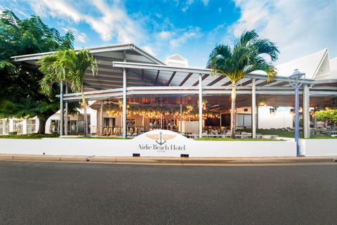 Airlie Beach Hotel - Whitsundays Accommodation 0