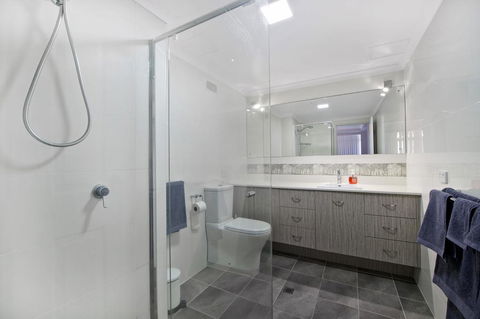 Akuna 20, 6 Joffre Street - Whitsundays Accommodation 1