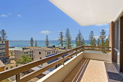 Akuna 23 6 Joffre Street - Whitsundays Accommodation 3