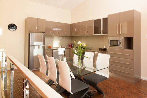 Albany Waves - Whitsundays Accommodation 0