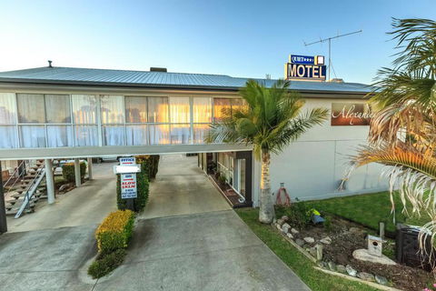 Alexander Motel - Whitsundays Accommodation 2