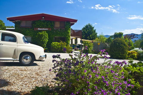 Alpenhorn Holiday Units - Whitsundays Accommodation 0