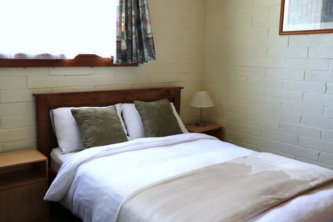 Alpenhorn Holiday Units - Whitsundays Accommodation 3