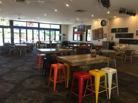 Alpine Hotel Bright - Whitsundays Accommodation 1