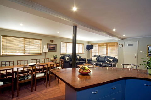 Alpine View Apartments - Whitsundays Accommodation 1