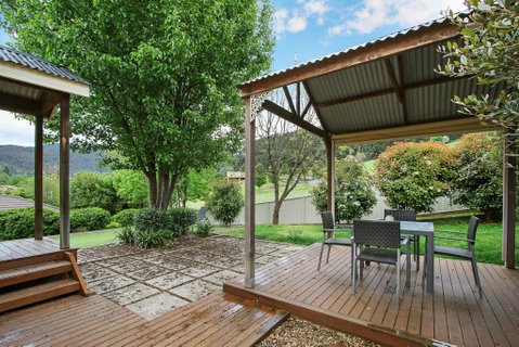 Alpine Vista - Short Walk To Town Centre - Whitsundays Accommodation 1