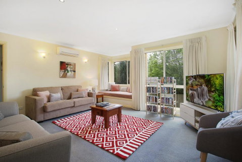 Alpine Vista - Short Walk To Town Centre - Whitsundays Accommodation 3