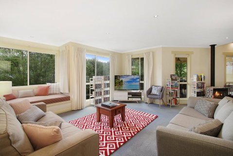 Alpine Vista - Short Walk To Town Centre - Whitsundays Accommodation 0
