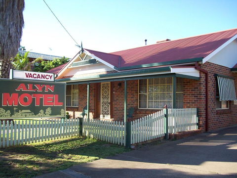 Alyn Motel - Whitsundays Accommodation 0
