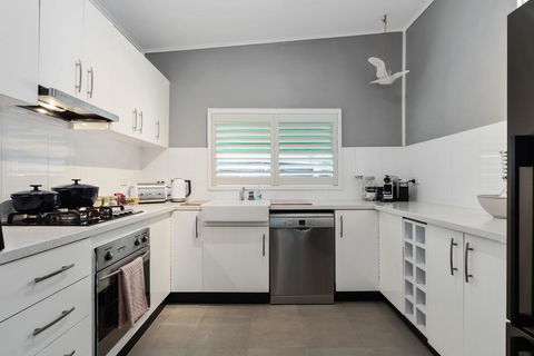 Amber Cottage, Luxury Seaside Retreat With Outdoor Spa! - Whitsundays Accommodation 2