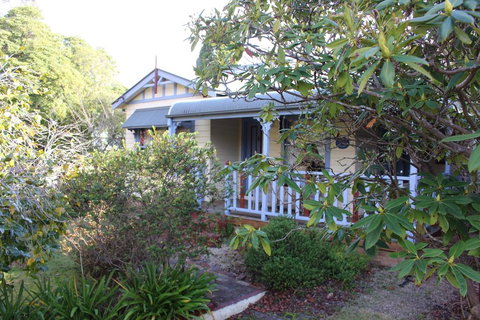 Ambrose Cottage Front Apartment - Whitsundays Accommodation 1
